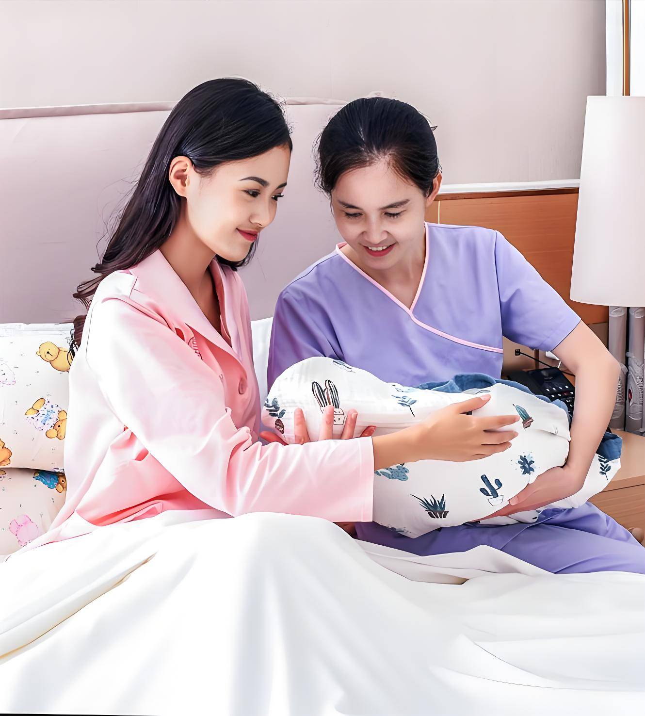 錢多人不傻 為何有錢人與大明星偏愛月嫂而非月子中心？——以赤峰五狐家政為例的一場產后護理沉思
